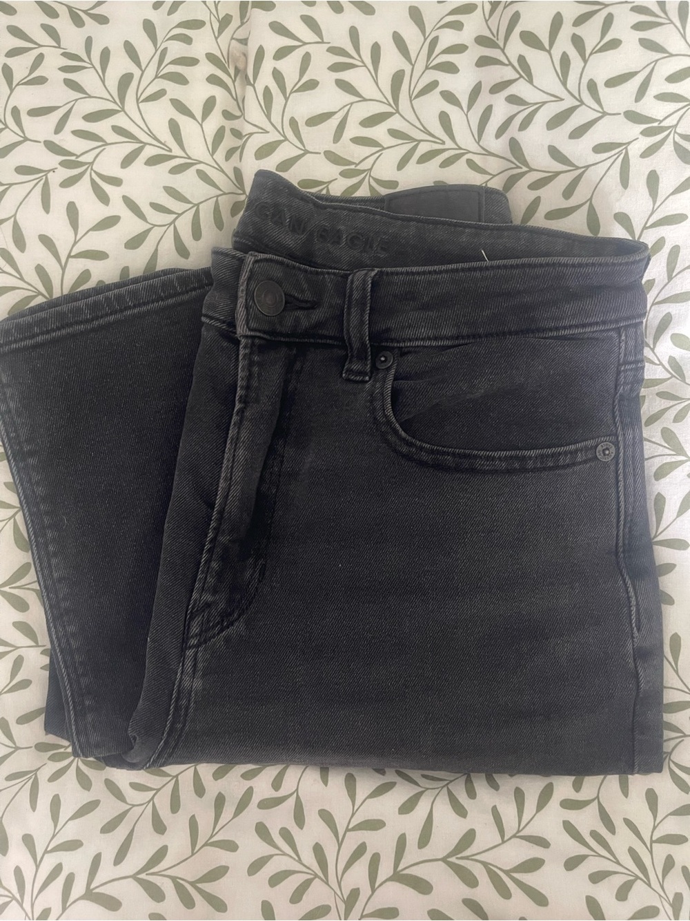 American Eagle Outfitters High-Rise Black Women's Mom Jean